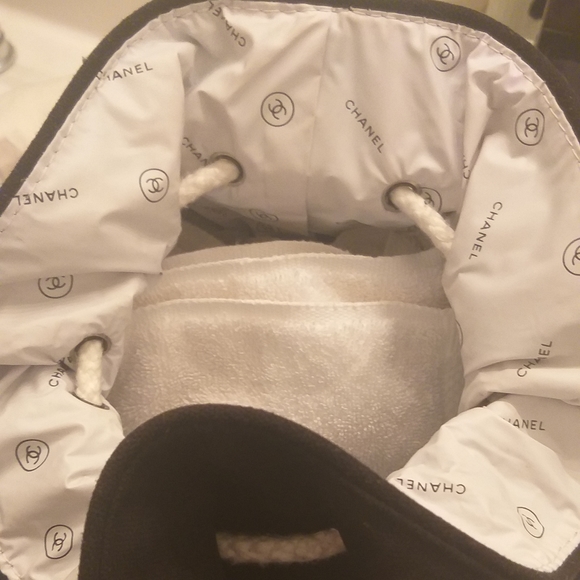 Chanel Black Canvas Bucket bag/bookbag - Picture 8 of 11